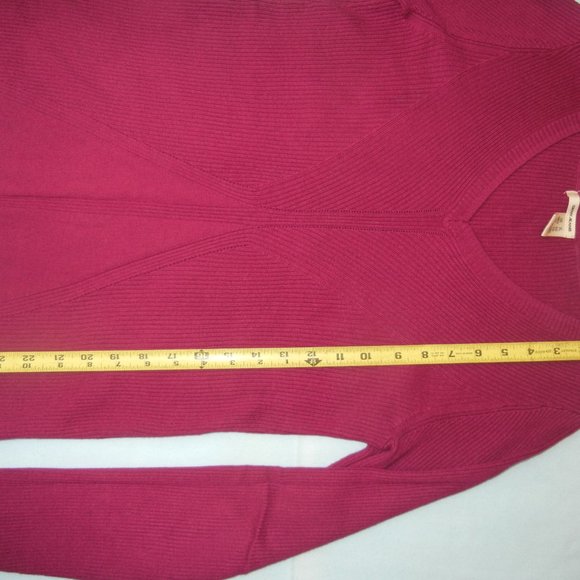 DKNY Jeans Wmn XL V Neck Long Sleeve Sweater Fine Gauge Knitted pattern Cabernet - Picture 5 of 11